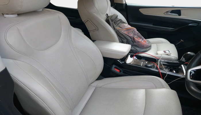 2021 Mahindra XUV700 AX 7 LUXURY D AT 7 STR, Diesel, Automatic, 77,880 km, interior