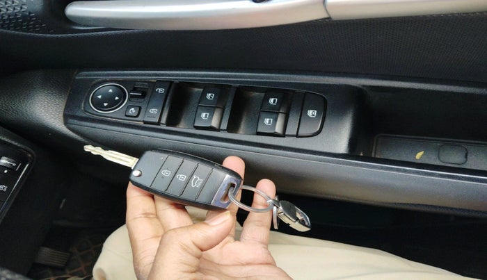 2023 KIA SONET HTK PLUS 1.2, Petrol, Manual, 30,983 km, interior