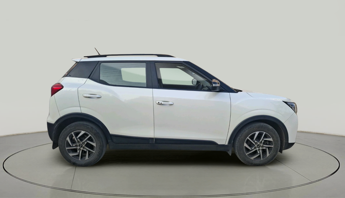 2022 Mahindra XUV300 W8 1.2 PETROL, Petrol, Manual, 39,046 km, exterior