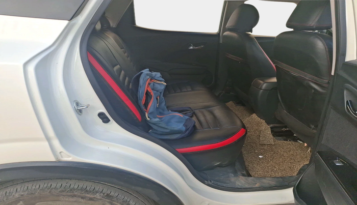 2022 Mahindra XUV300 W8 1.2 PETROL, Petrol, Manual, 39,046 km, interior