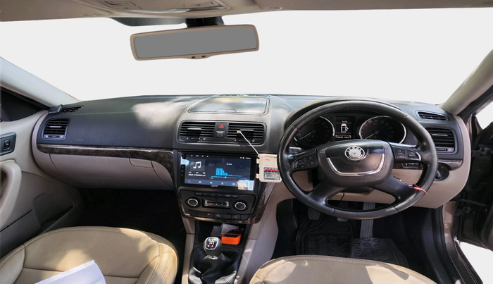 2013 Skoda Yeti ELEGANCE 2.0 TDI CR 4X4, Diesel, Manual, 1,20,343 km, interior