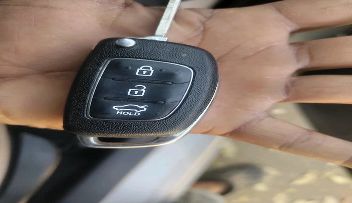 2014 Hyundai Xcent S (O) 1.2, Petrol, Manual, 74,083 km, interior