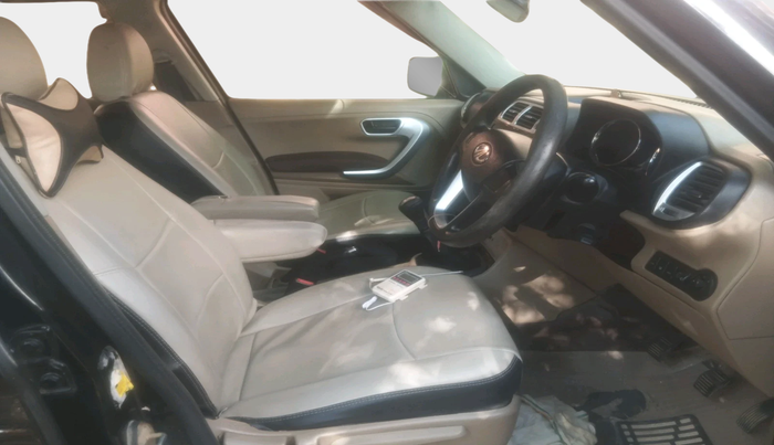 2016 Mahindra TUV300 T8, Diesel, Manual, 1,18,778 km, interior