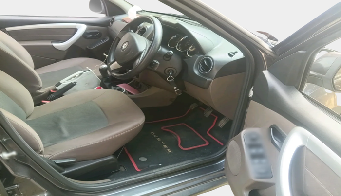 2017 Renault Duster RXL PETROL, Petrol, Manual, 56,347 km, interior