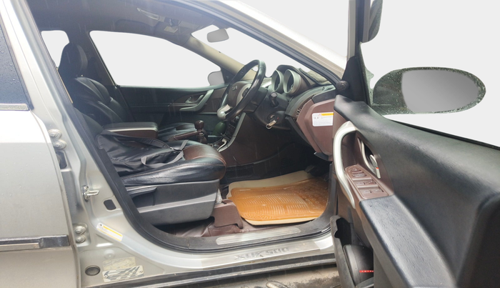 2013 Mahindra XUV500 W8, Diesel, Manual, 1,27,586 km, interior