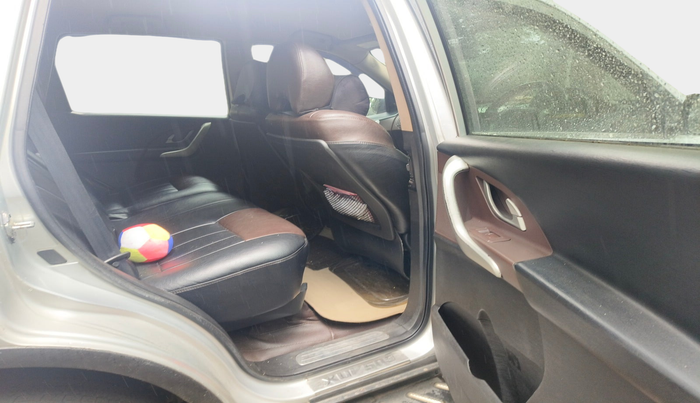 2013 Mahindra XUV500 W8, Diesel, Manual, 1,27,586 km, interior