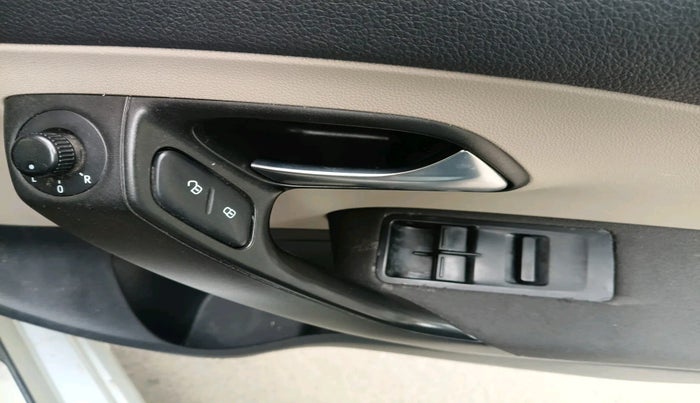 2012 Volkswagen Polo COMFORTLINE 1.2L PETROL, Petrol, Manual, 86,449 km, interior