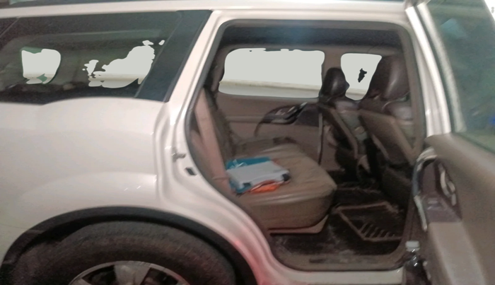 2011 Mahindra XUV500 W8, Diesel, Manual, 1,23,402 km, interior