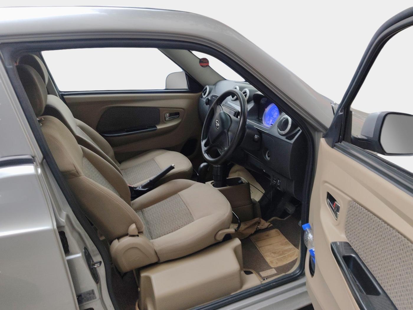 2018 Mahindra E20 Plus P6, Electric, Automatic, 40,000 km, interior