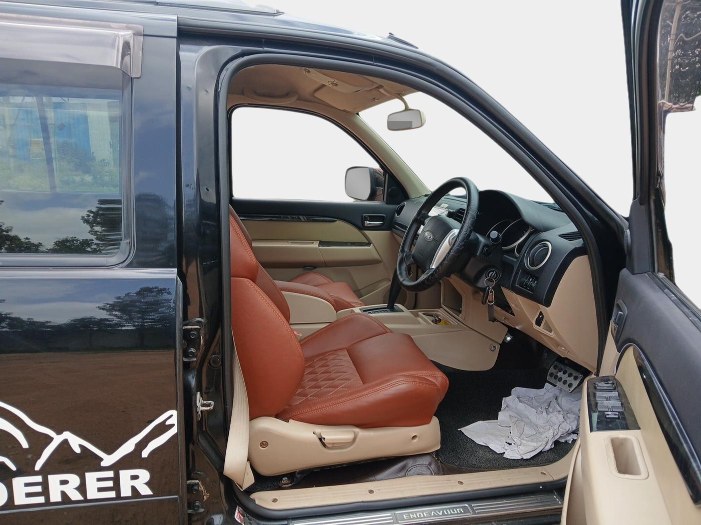 2011 Ford Endeavour 3.0L 4X2 AT, Diesel, Automatic, 1,15,518 km, interior