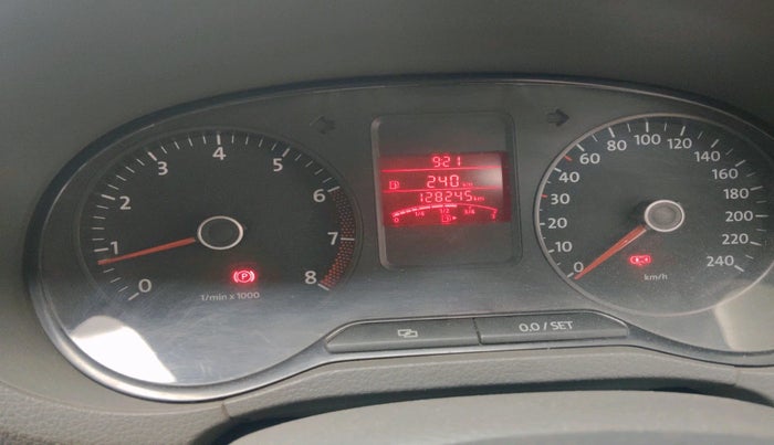 2013 Volkswagen Vento COMFORTLINE 1.6, Petrol, Manual, 1,28,245 km, interior