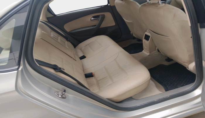 2013 Volkswagen Vento COMFORTLINE 1.6, Petrol, Manual, 1,28,245 km, interior