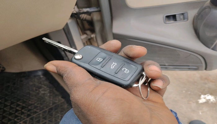 2013 Volkswagen Vento COMFORTLINE 1.6, Petrol, Manual, 1,28,245 km, interior