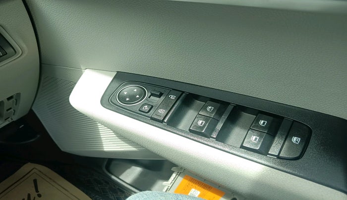 2023 KIA CARENS PRESTIGE PLUS 1.4 PETROL DCT 7 STR, Petrol, Automatic, 18,573 km, interior