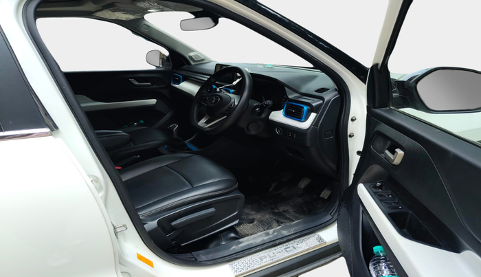 2024 Tata PUNCH Creative Dual Tone MT Sunroof, Petrol, Manual, 16,570 km, interior