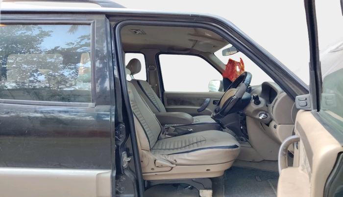 2012 Mahindra Scorpio SLE, Diesel, Manual, 2,02,954 km, interior
