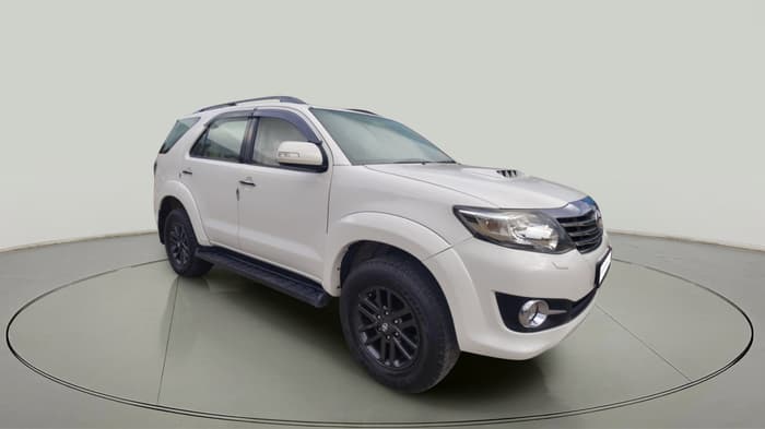 2015 Toyota Fortuner 3.0 4X2 MT, Diesel, Manual, 1,10,698 km, exterior