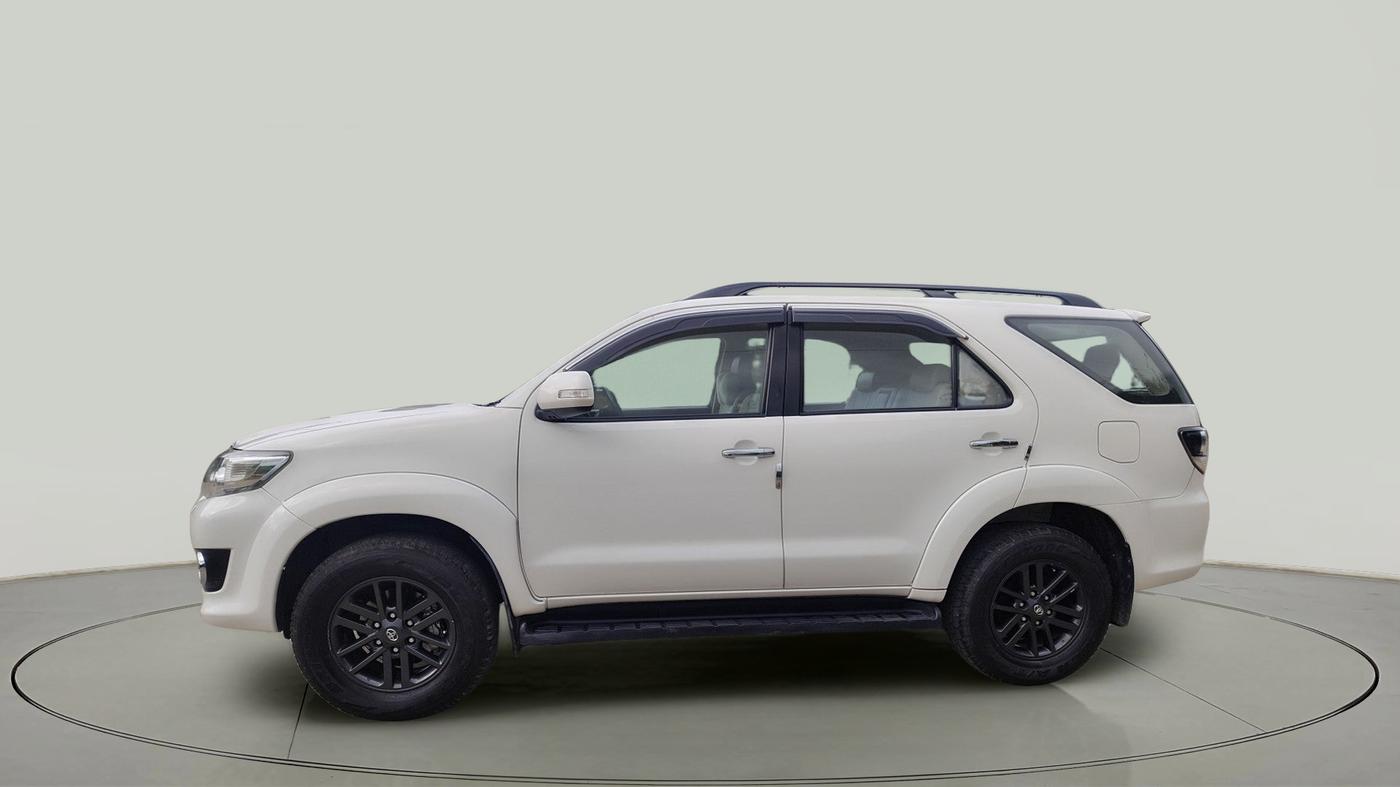 2015 Toyota Fortuner 3.0 4X2 MT, Diesel, Manual, 1,10,698 km, exterior