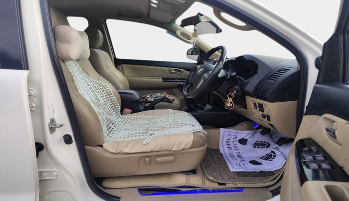 2015 Toyota Fortuner 3.0 4X2 MT, Diesel, Manual, 1,10,698 km, interior
