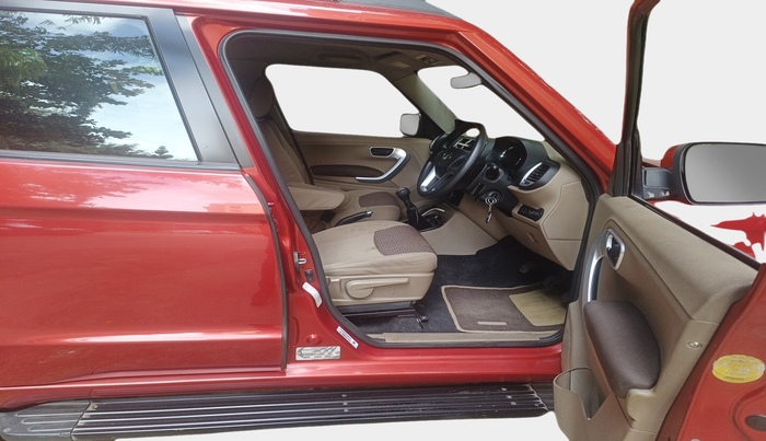 2016 Mahindra TUV300 T8, Diesel, Manual, 62,905 km, interior