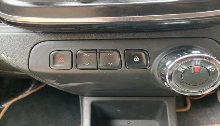 2017 Renault Kwid RXT 1.0 AMT, Petrol, Automatic, 69,239 km, interior