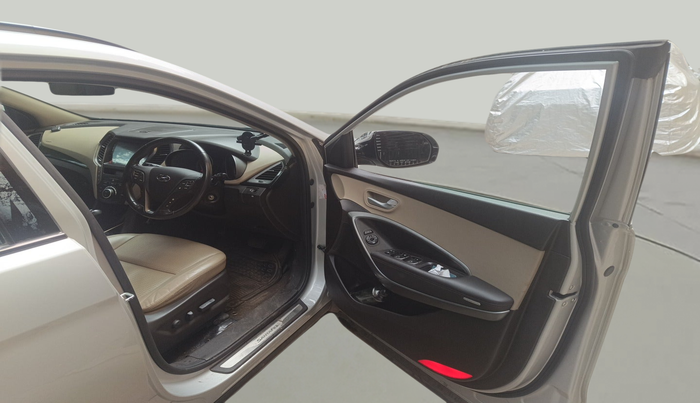 2015 Hyundai Santa Fe 2 WD AT, Diesel, Automatic, 74,768 km, interior