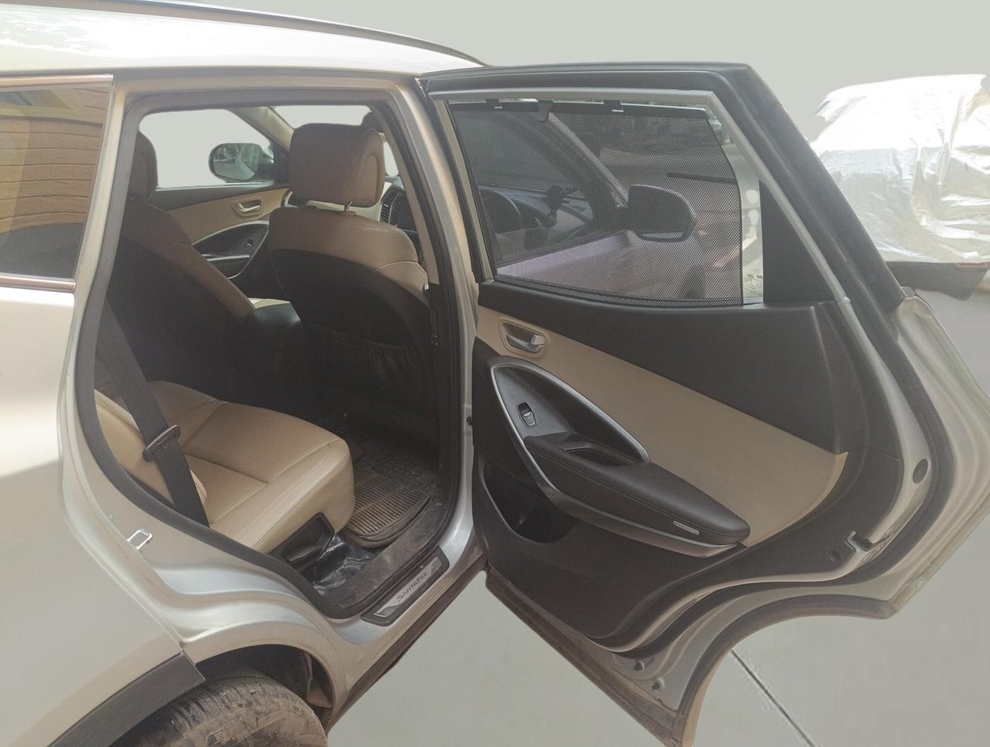 2015 Hyundai Santa Fe 2 WD AT, Diesel, Automatic, 74,768 km, interior