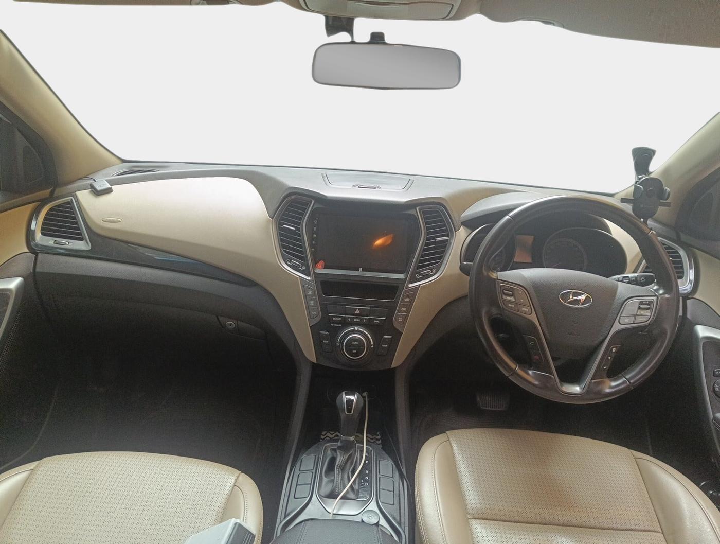2015 Hyundai Santa Fe 2 WD AT, Diesel, Automatic, 74,768 km, interior