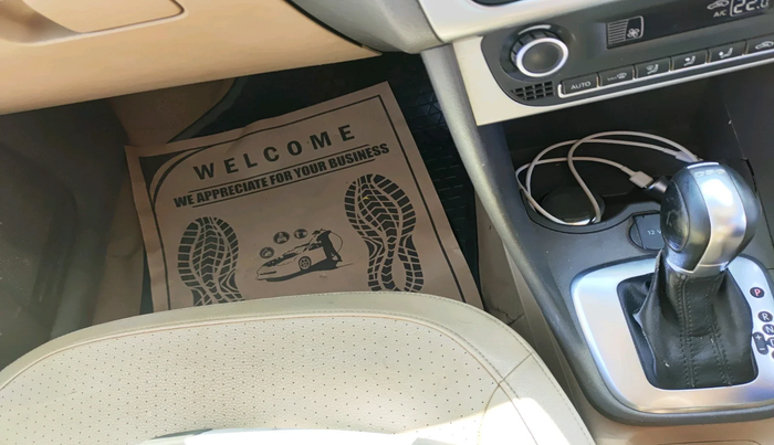 2016 Volkswagen Vento HIGHLINE 1.5 AT, Diesel, Automatic, 1,22,224 km, interior