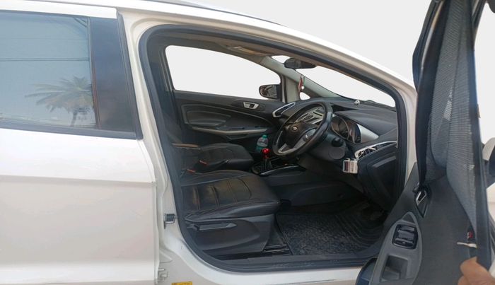 2014 Ford Ecosport TITANIUM 1.0L ECOBOOST, Petrol, Manual, 1,03,825 km, interior