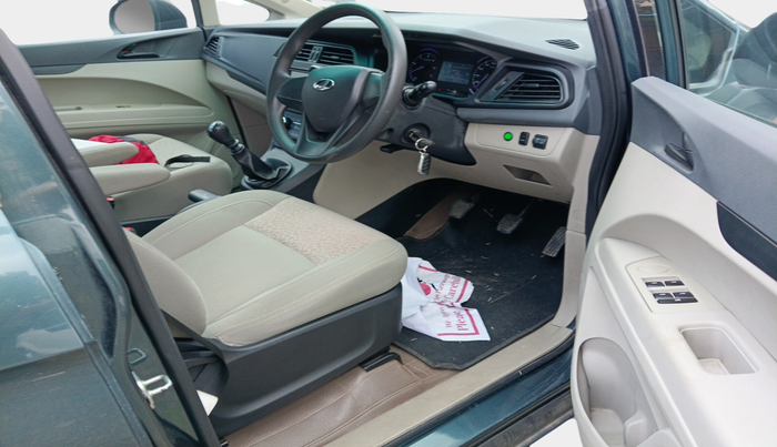 2018 Mahindra MARAZZO M2 7STR, Diesel, Manual, 79,339 km, interior