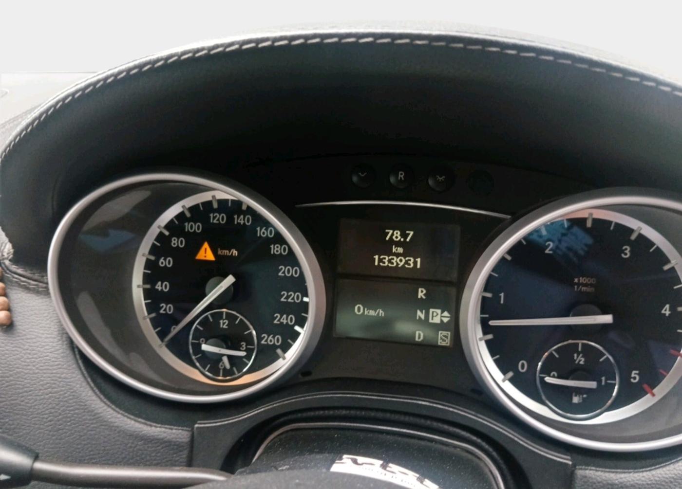 2010 Mercedes Benz GL Class 350 CDI Blue EFFICIENCY, Diesel, Automatic, 1,33,931 km, interior