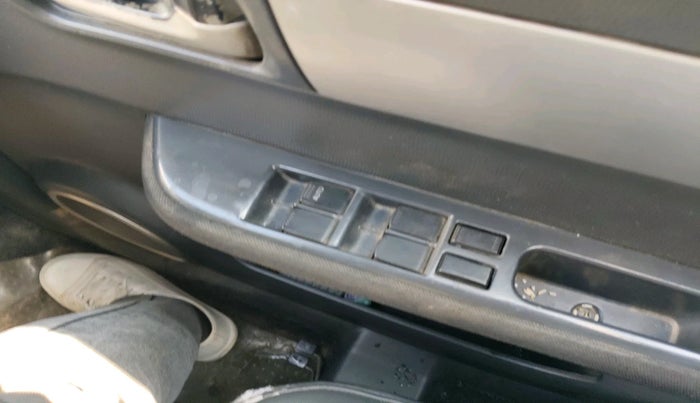 2010 Maruti Swift VXI, Petrol, Manual, 1,31,030 km, interior