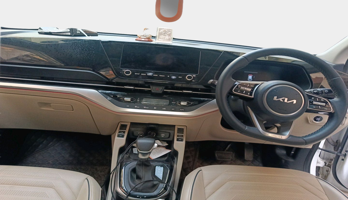 2023 KIA CARENS  LUXURY (O)1.5 TURBO DCT 7 STR, Petrol, Automatic, 13,860 km, interior