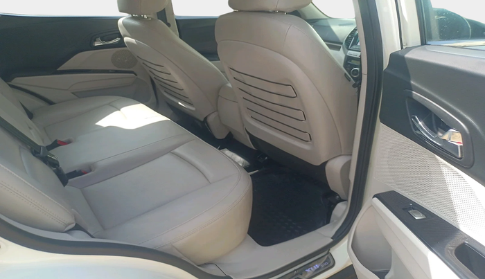 2020 Mahindra XUV300 W8 (O) 1.5 DIESEL AMT, Diesel, Automatic, 53,949 km, interior