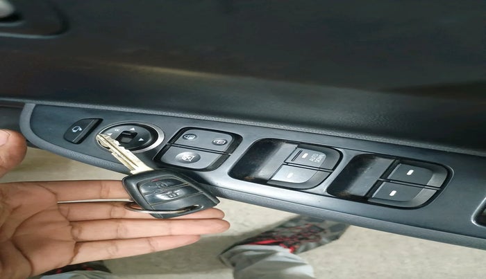 2018 Hyundai Grand i10 SPORTZ 1.2 KAPPA VTVT DUAL TONE, Petrol, Manual, 69,566 km, interior