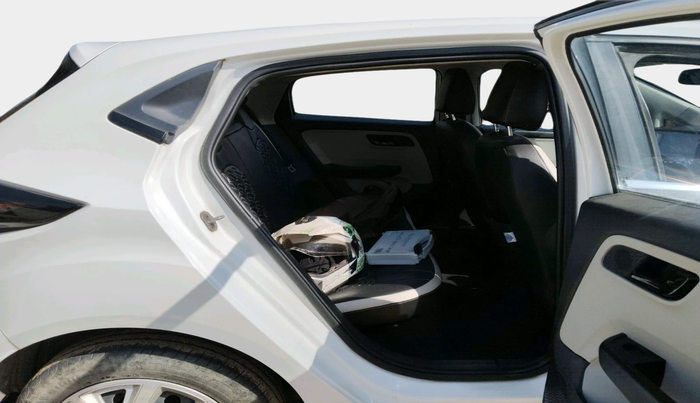 2022 Tata ALTROZ XTA, Petrol, Automatic, 11,140 km, interior