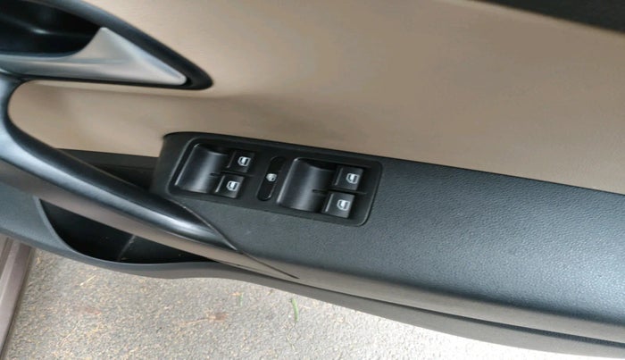 2016 Volkswagen Polo HIGHLINE1.2L, Petrol, Manual, 30,002 km, interior