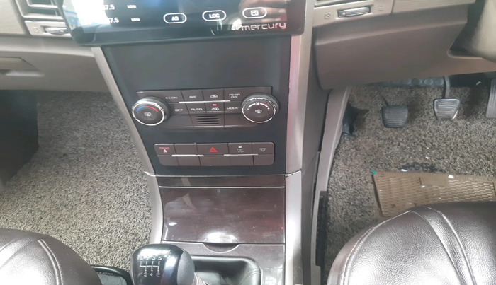 2014 Mahindra XUV500 W6, Diesel, Manual, 1,45,942 km, interior