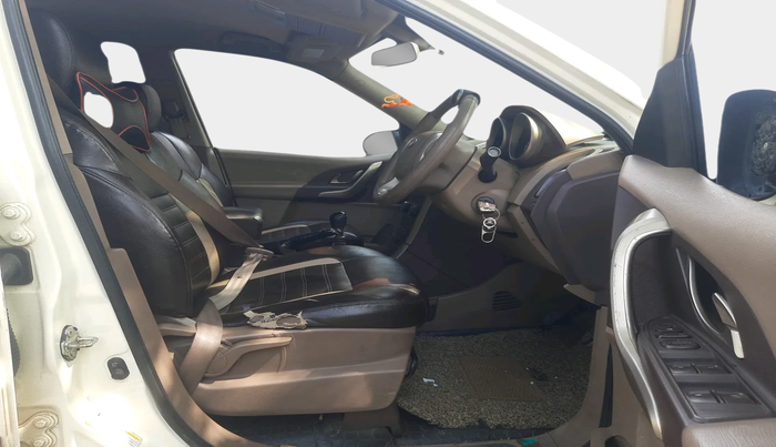 2014 Mahindra XUV500 W6, Diesel, Manual, 1,45,942 km, interior