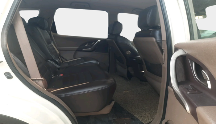 2014 Mahindra XUV500 W6, Diesel, Manual, 1,45,942 km, interior