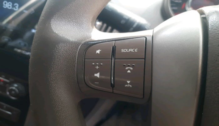 2014 Mahindra XUV500 W6, Diesel, Manual, 1,45,942 km, interior