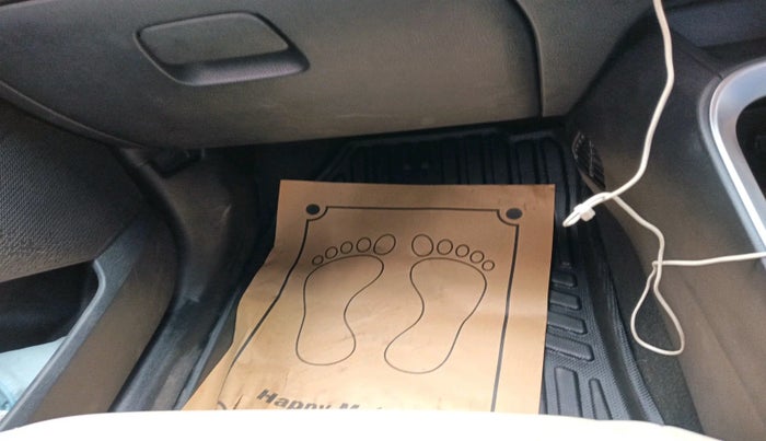 2020 KIA SONET HTK PLUS 1.0 IMT, Petrol, Manual, 39,376 km, interior