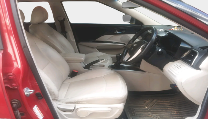 2022 Mahindra XUV300 W8 (O) 1.2 PETROL, Petrol, Manual, 47,974 km, interior