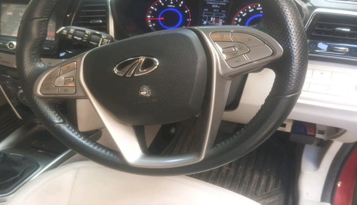 2022 Mahindra XUV300 W8 (O) 1.2 PETROL, Petrol, Manual, 47,974 km, interior