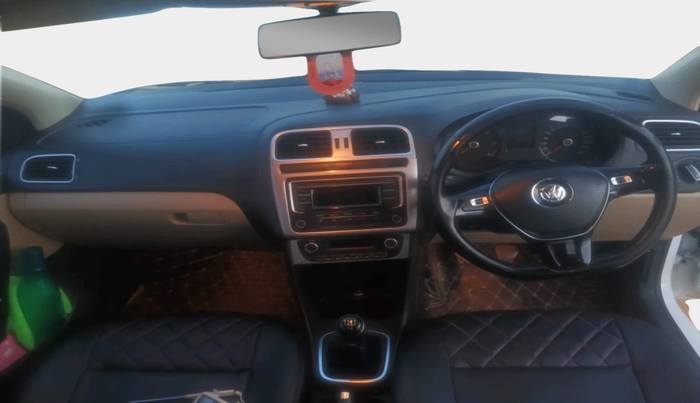 2014 Volkswagen Polo HIGHLINE1.5L, Diesel, Manual, 89,672 km, interior