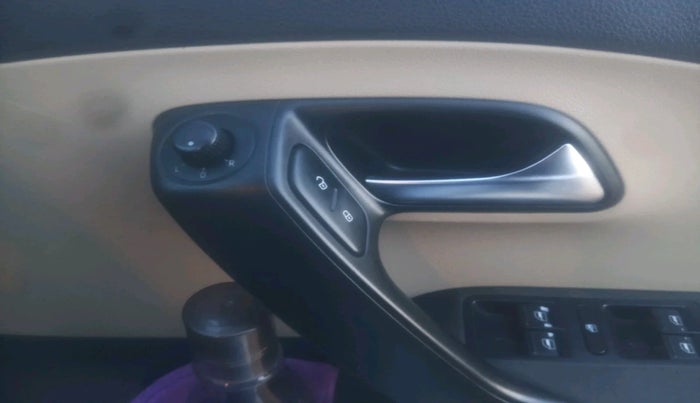 2014 Volkswagen Polo HIGHLINE1.5L, Diesel, Manual, 89,672 km, interior