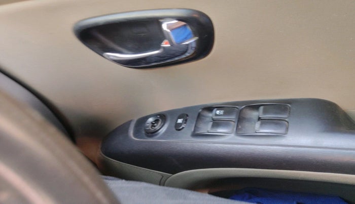 2013 Hyundai i10 MAGNA 1.2, Petrol, Manual, 1,08,772 km, interior