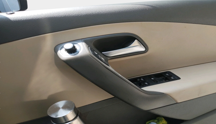 2016 Volkswagen Vento HIGHLINE 1.6 MPI, Petrol, Manual, 1,43,291 km, interior