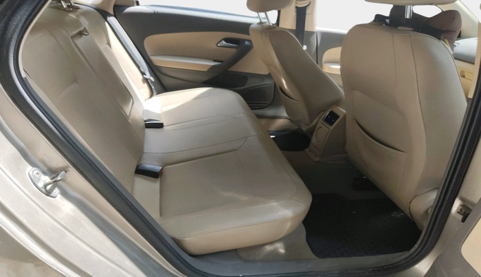 2016 Volkswagen Vento HIGHLINE 1.6 MPI, Petrol, Manual, 1,43,291 km, interior